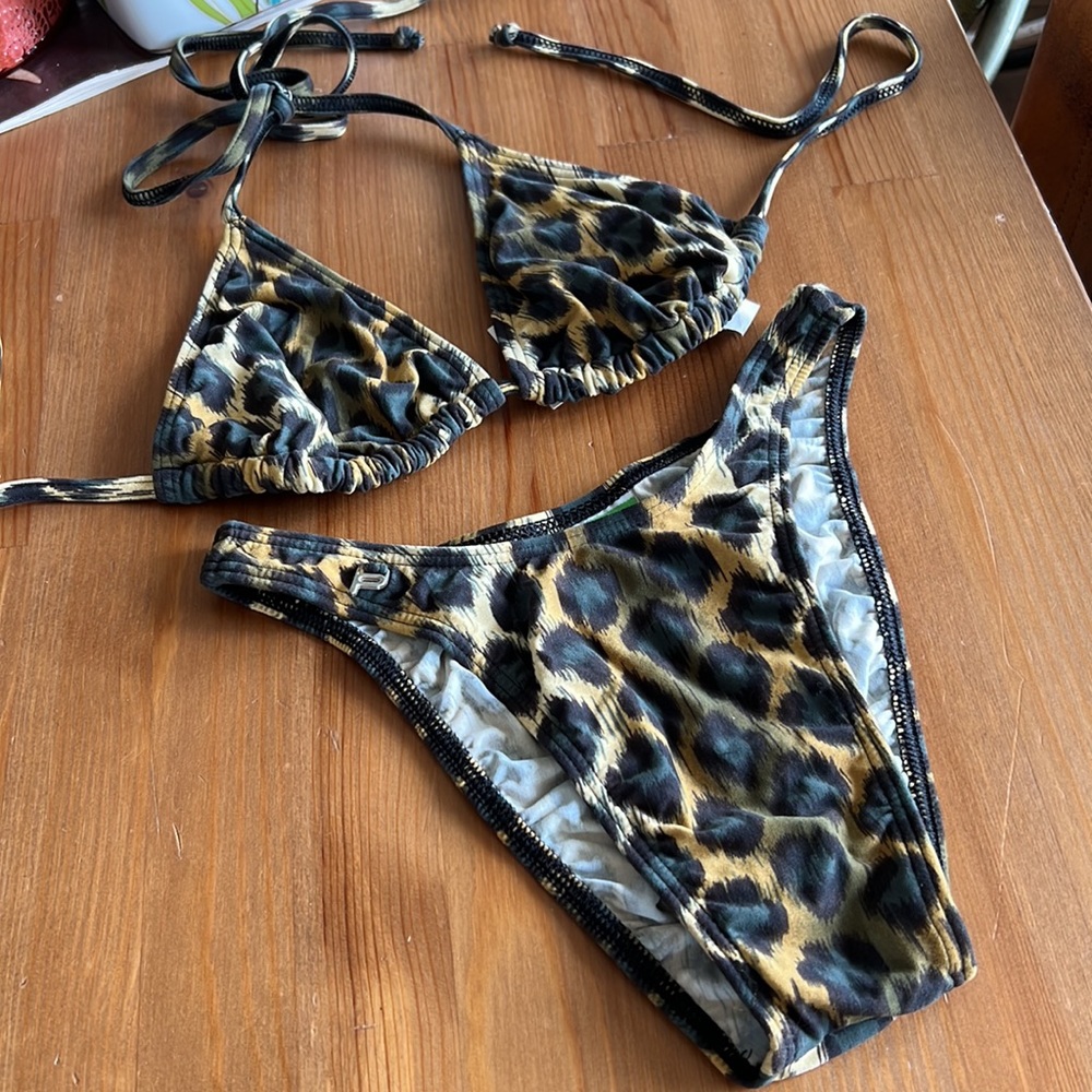Vintage 1999’s leopard print bikini